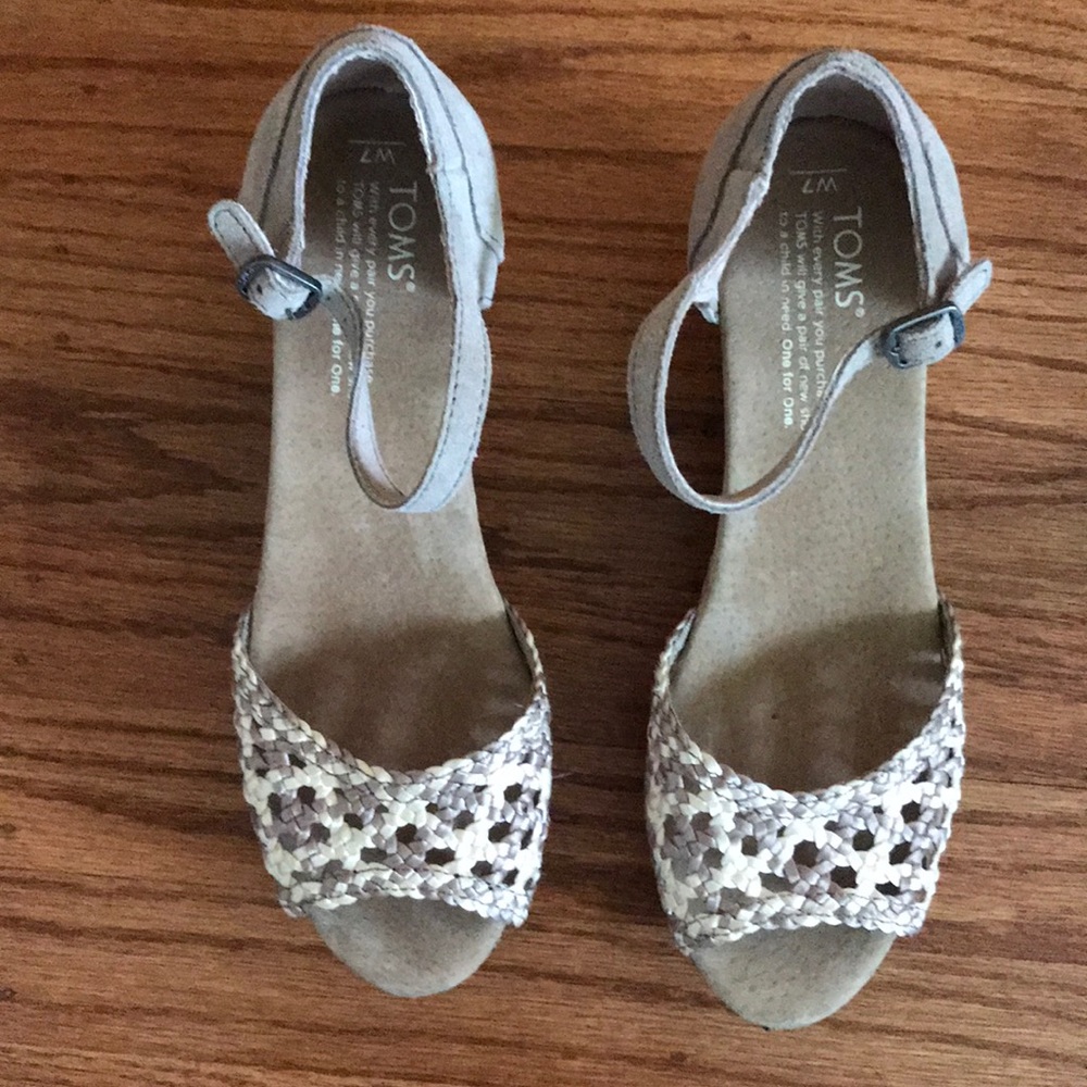 Toms summer wedges